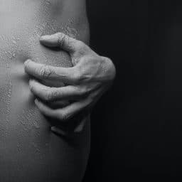 hand scratching dermatitis